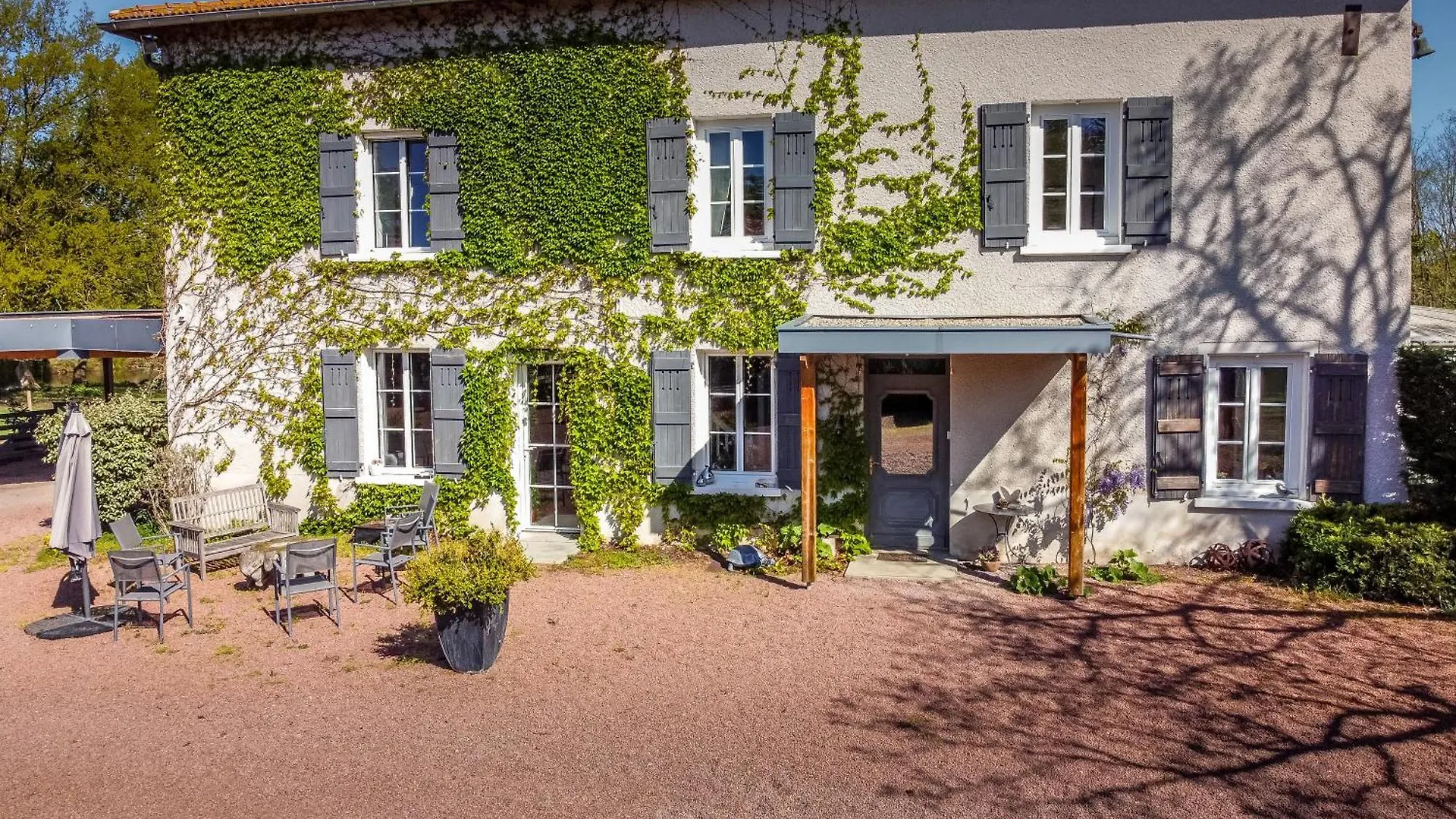 Gasthuis Domaine D'Aromm - Chambres D'Hotes & Gites - Piscine, Etangs & Animaux - Au Calme Ouches