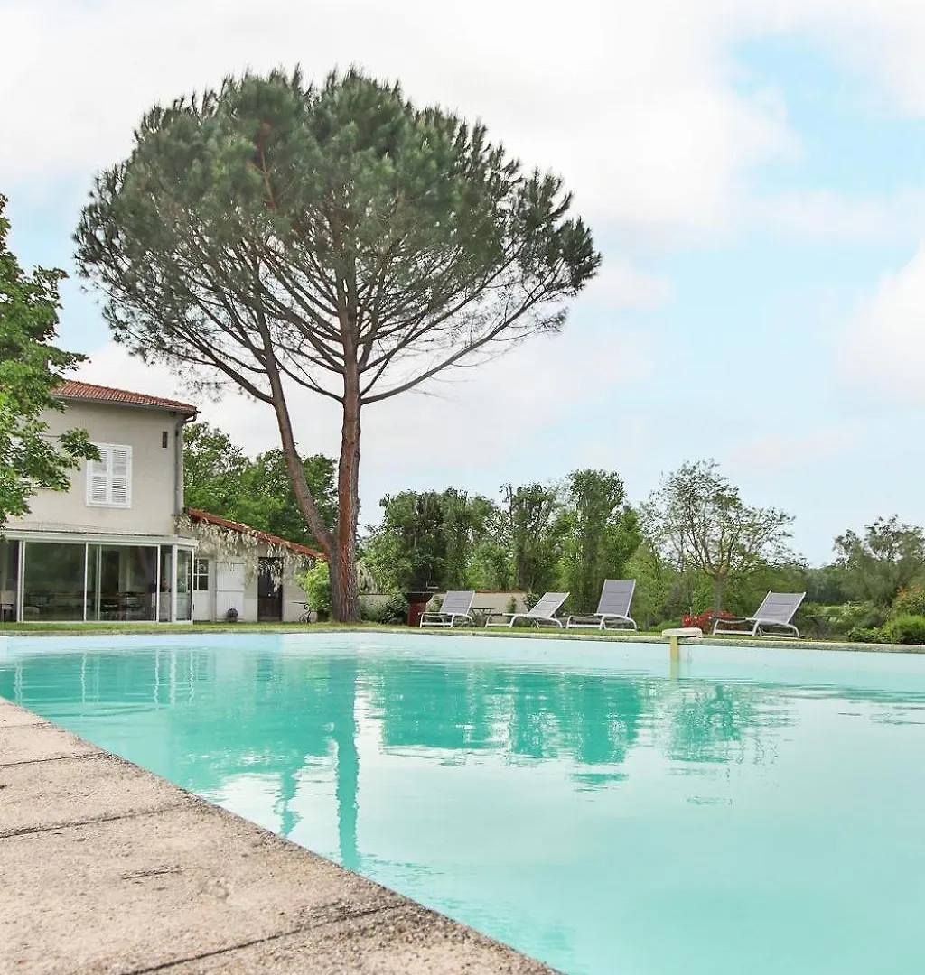 Guest house Domaine D'Aromm - Chambres D'Hotes & Gites - Piscine, Etangs & Animaux - Au Calme Ouches