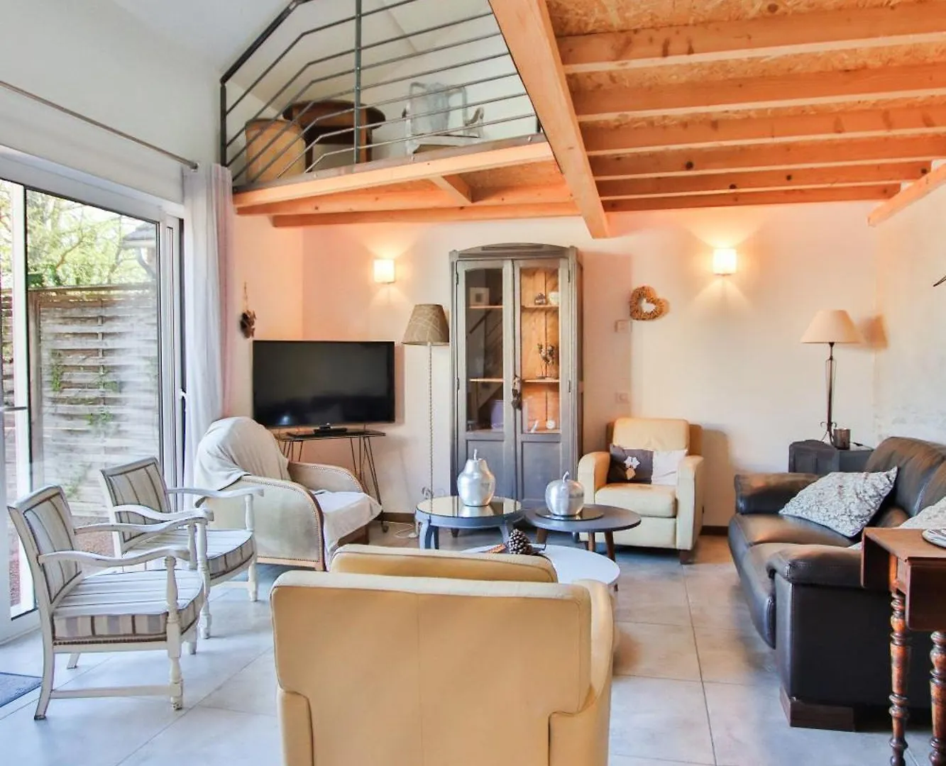 Guest house Domaine D'Aromm - Chambres D'Hotes & Gites - Piscine, Etangs & Animaux - Au Calme Ouches France