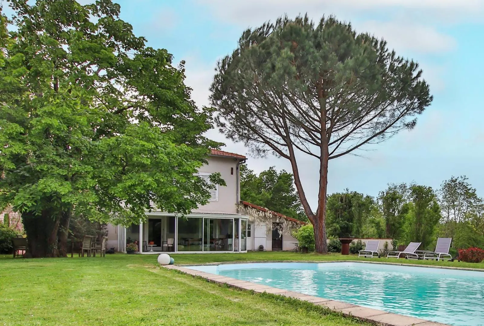 Guest house Domaine D'Aromm - Chambres D'Hotes & Gites - Piscine, Etangs & Animaux - Au Calme Ouches