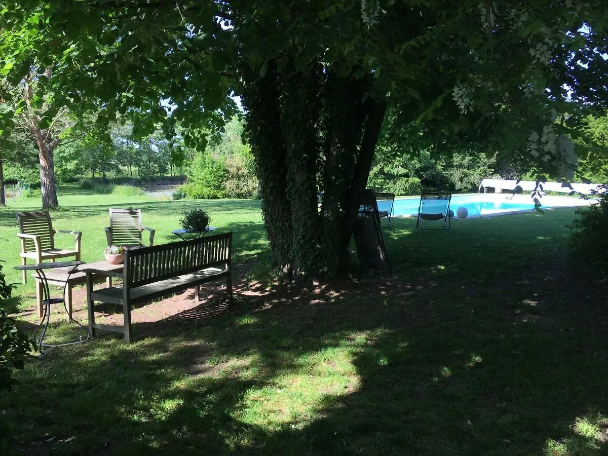 Guest house Domaine D'Aromm - Chambres D'Hotes & Gites - Piscine, Etangs & Animaux - Au Calme Ouches France