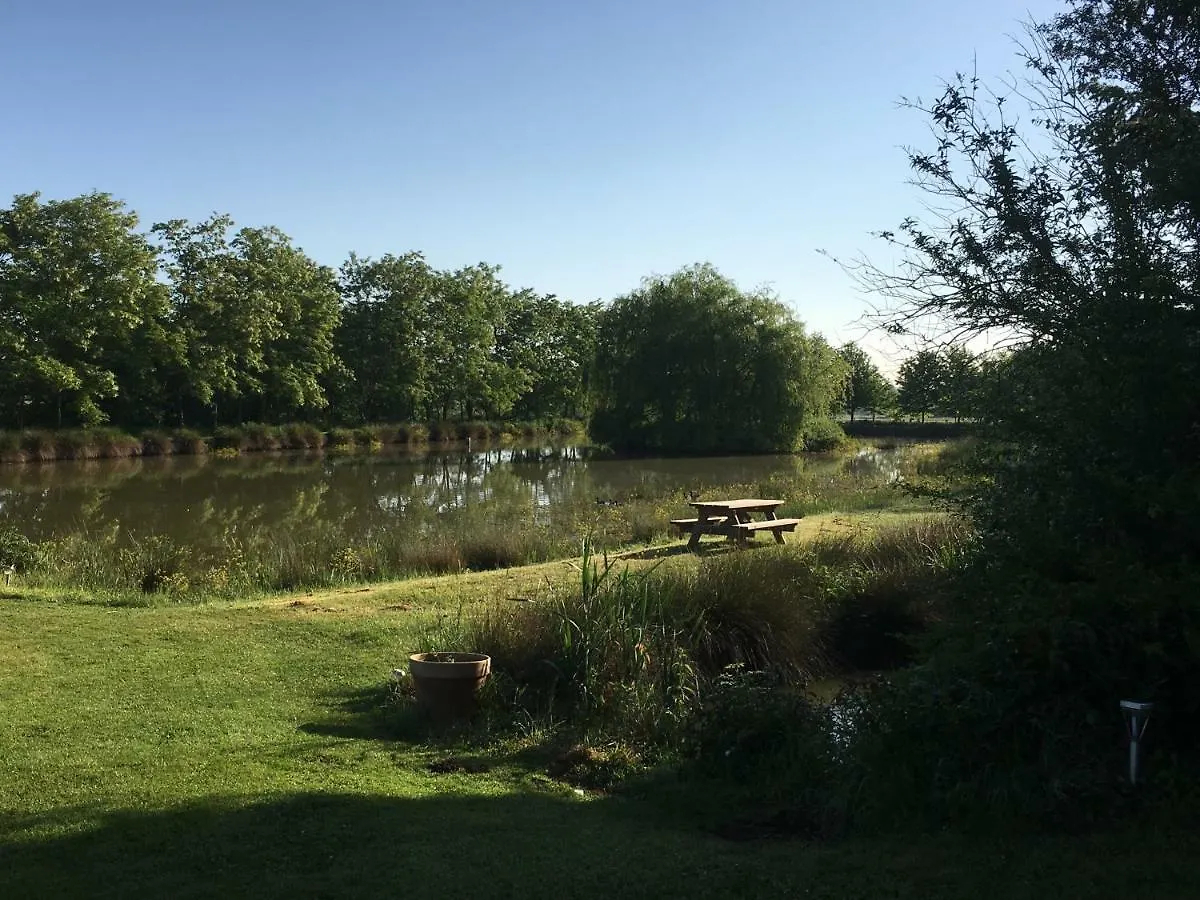 Domaine D'Aromm - Chambres D'Hotes & Gites - Piscine, Etangs & Animaux - Au Calme Ouches
