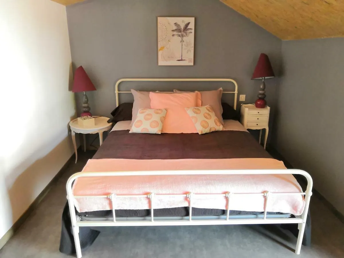 Guest house Domaine D'Aromm - Chambres D'Hotes & Gites - Piscine, Etangs & Animaux - Au Calme Ouches France